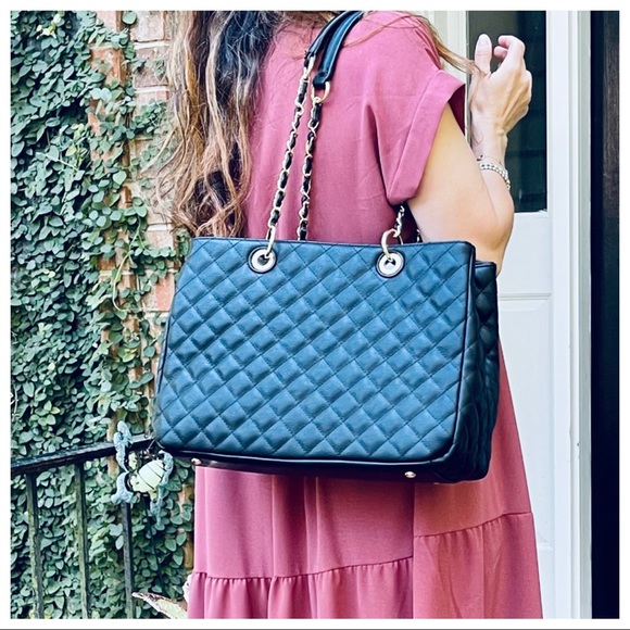 #03 Fabulous vegan leather quilted chain tote Bag - Picture 5 of 8